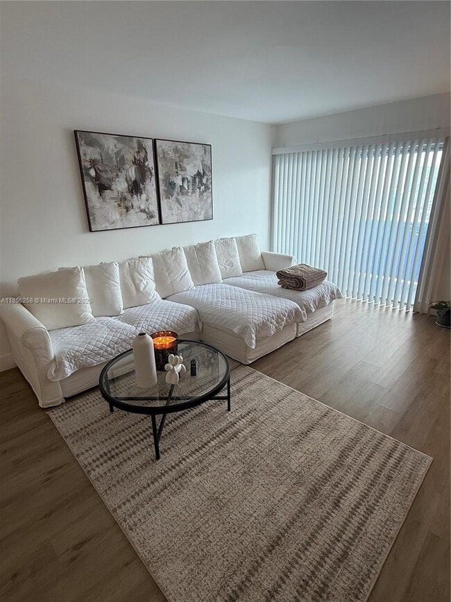 Foto del edificio - 400 Kings Point Dr