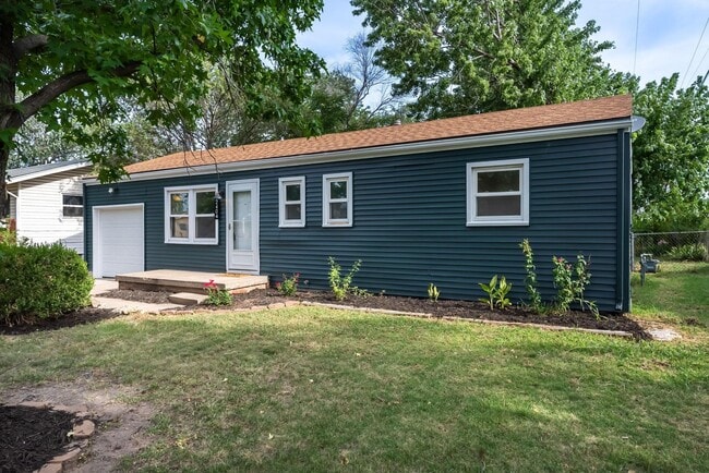 Building Photo - 2404 W 29th St S