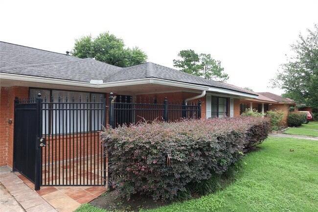 Building Photo - 4018 Nenana Dr