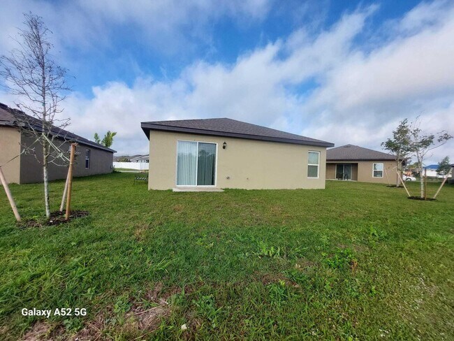 Building Photo - 5405 Fantasy Dr