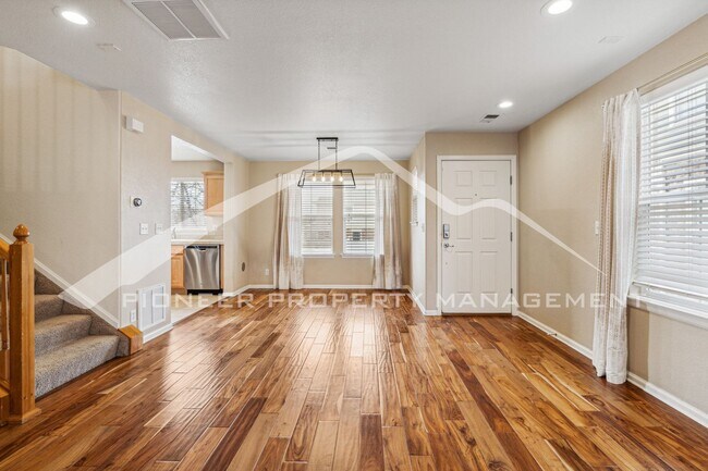 Foto del edificio - Charming Townhouse with Washer/Dryer and C...
