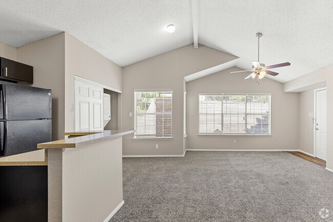 1BR, 1BA - 725SF (A2) - Vaulted Ceiling - Bravo Apartment Living