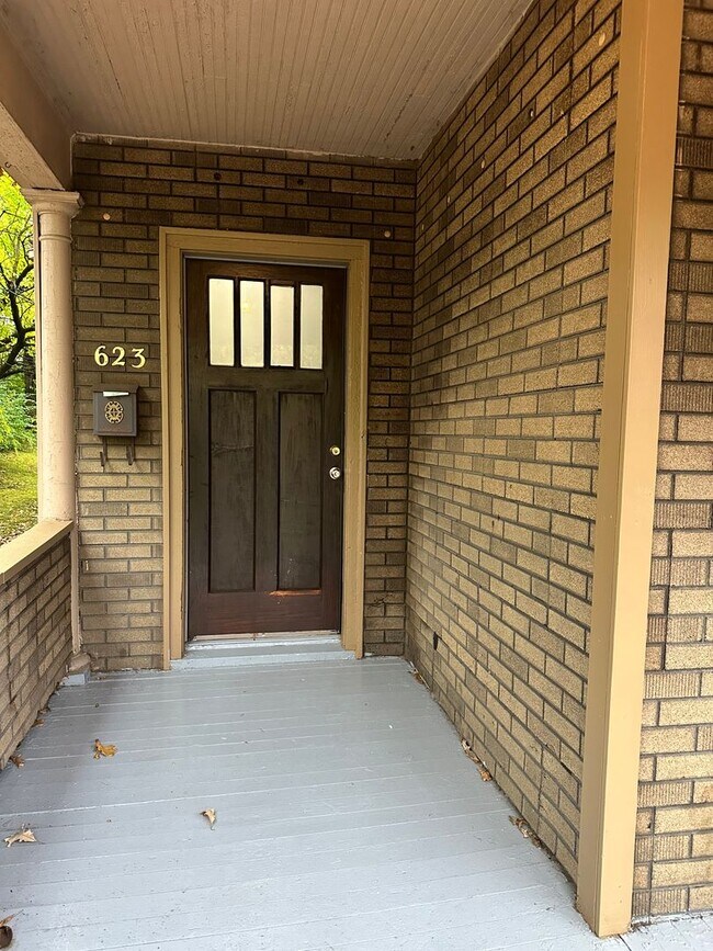 Foto del edificio - 623 W Creighton Ave