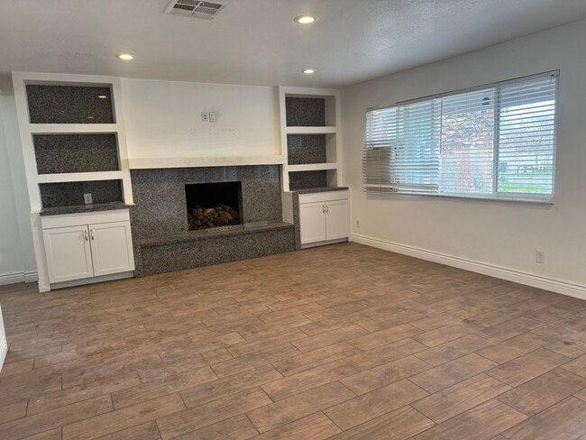 Foto del edificio - 65786 6th St