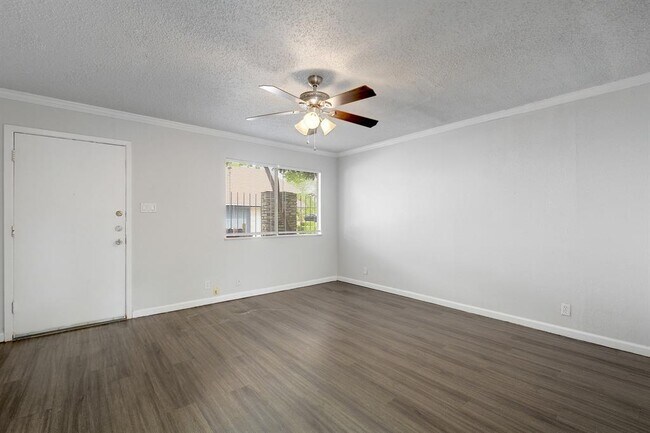 Foto del edificio - 5905 Hidden Valley Trail