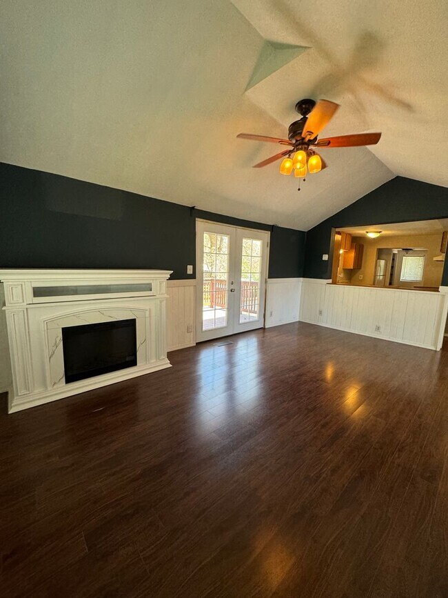 Foto del edificio - Hard to find studio with all utilities included and fenced yard!