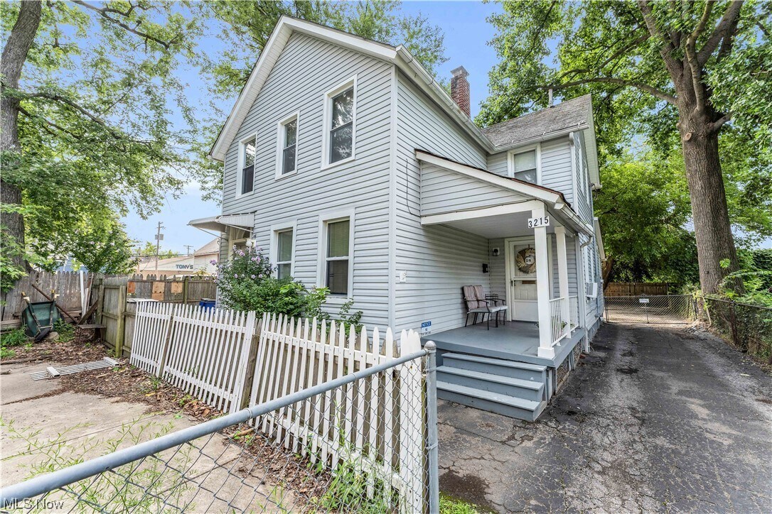 3213 Walton Ave Unit UP, Cleveland, OH 44113 Room for Rent in