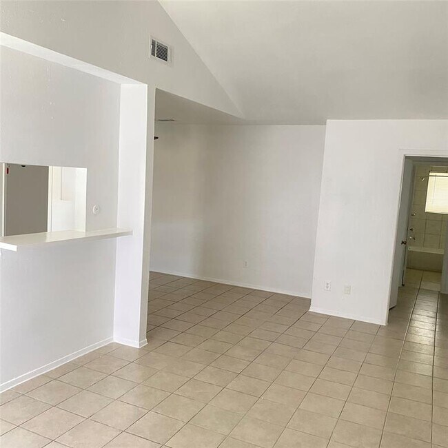 Foto del edificio - 5704 Edgemoor Dr
