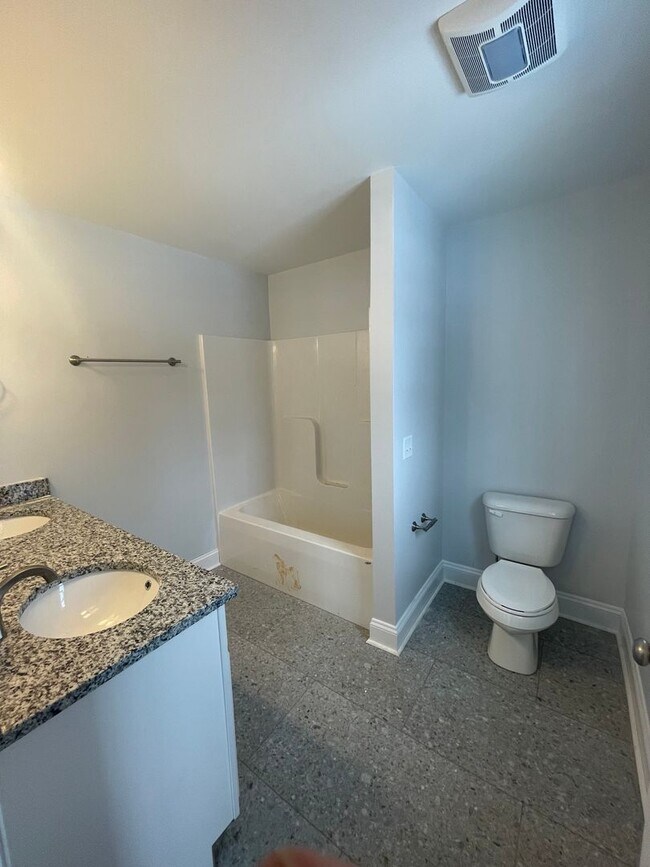 Building Photo - Like New Duplex for Rent