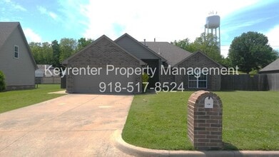 Building Photo - 25620 Briar Dr