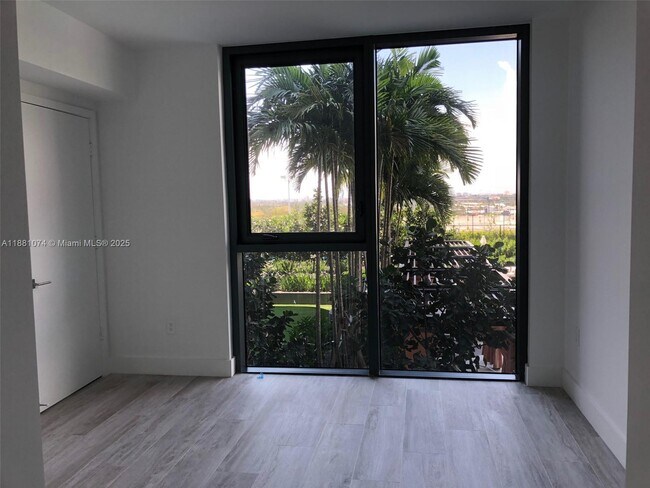 Foto del edificio - 121 NE 34th St