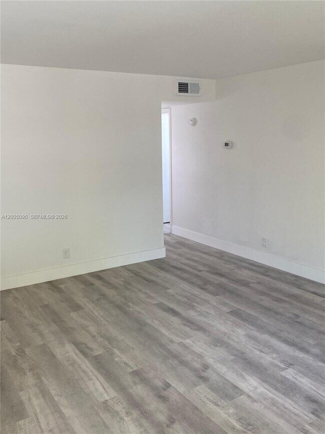 Building Photo - 9920 NW 68th Pl