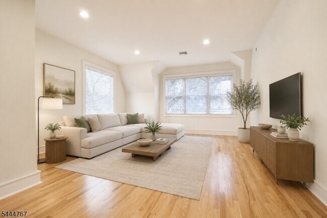 Foto del edificio - 676 Bloomfield Ave