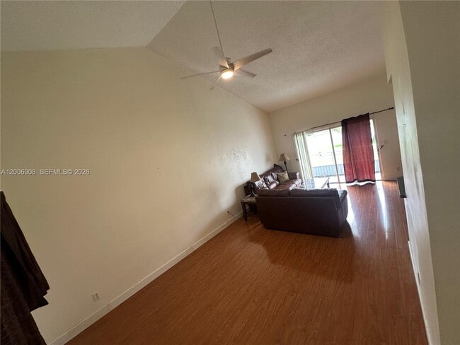 Foto del edificio - 3461 NW 44th St