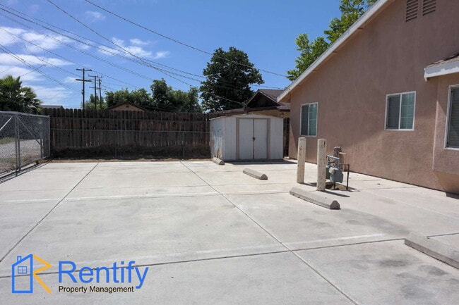 Building Photo - 3-Bed, 2-Bath in North Bakersfield – Only for $1,495