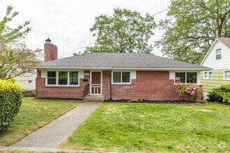 Building Photo - 1745 SE 6th Ave
