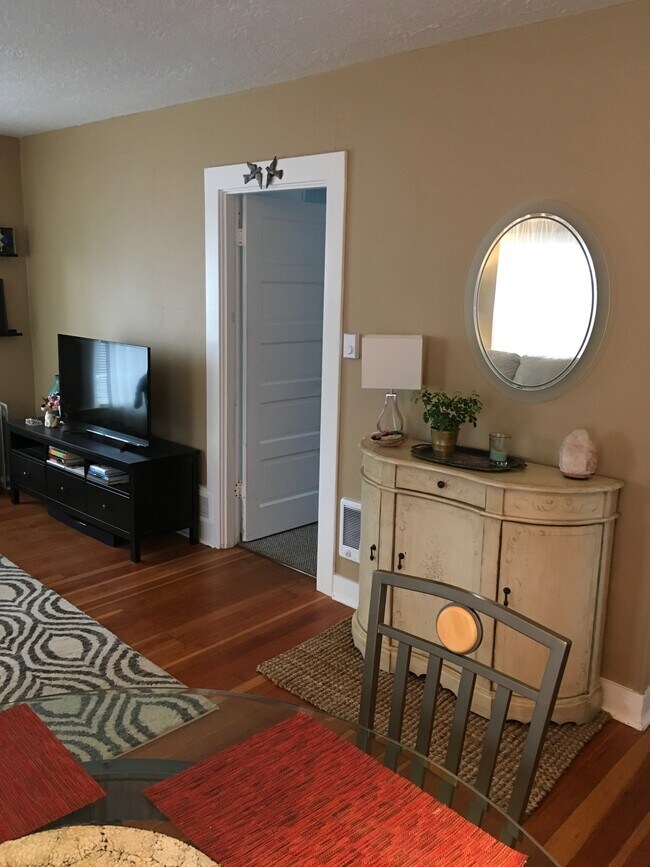 4045 N Montana AVE Unit B (2nd floor), Portland, OR 97227 Apartments in Portland, OR