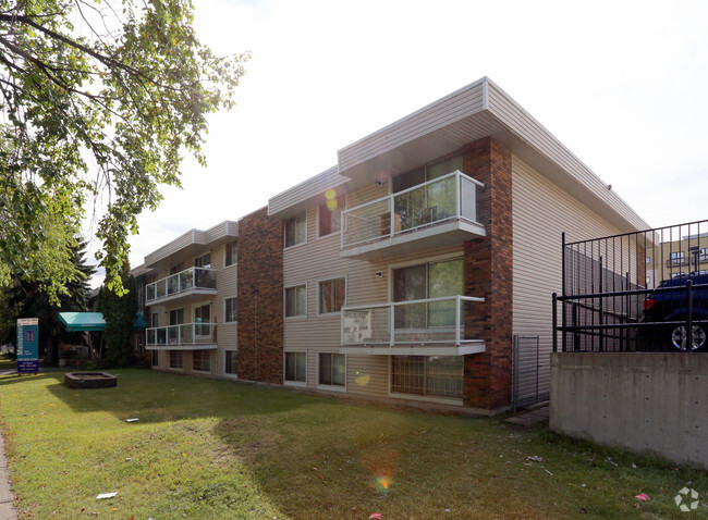 Photo du bâtiment - Gilford Apartments