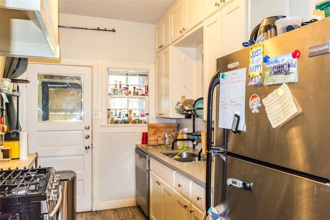 Foto del edificio - 1918 Robbins Pl