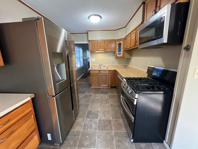 Foto del edificio - 4 bedroom, 2 bathroom home in the peaceful community of Mahtomedi access to White Bear Lake