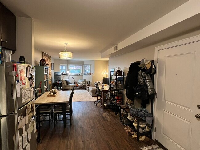 Foto del edificio - 1212 W Henderson St