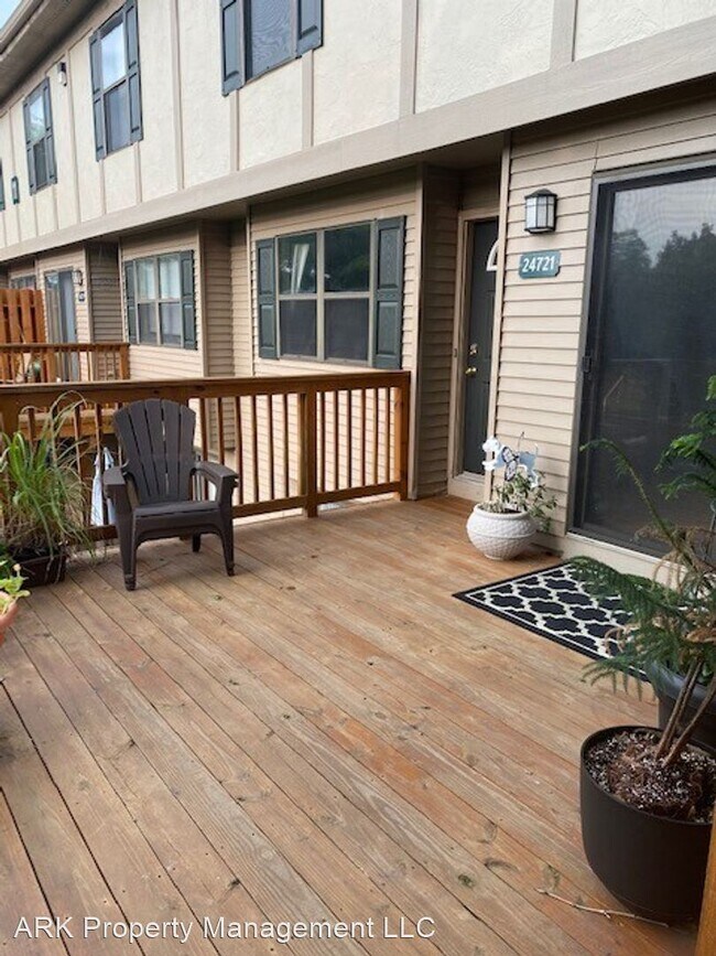 Foto del edificio - 2 br, 1.5 bath House - 24721 Primrose