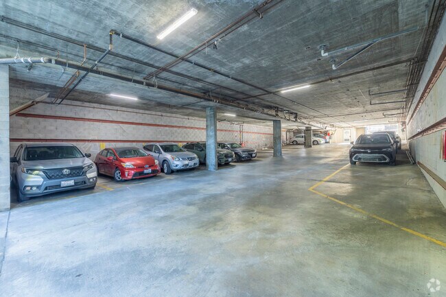 Garaje de Estacionamiento - Stadium Heights LLC