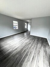 Building Photo - 915 N Iowa Ave