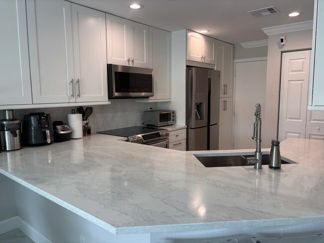 Building Photo - 16207 Sierra Palms Dr