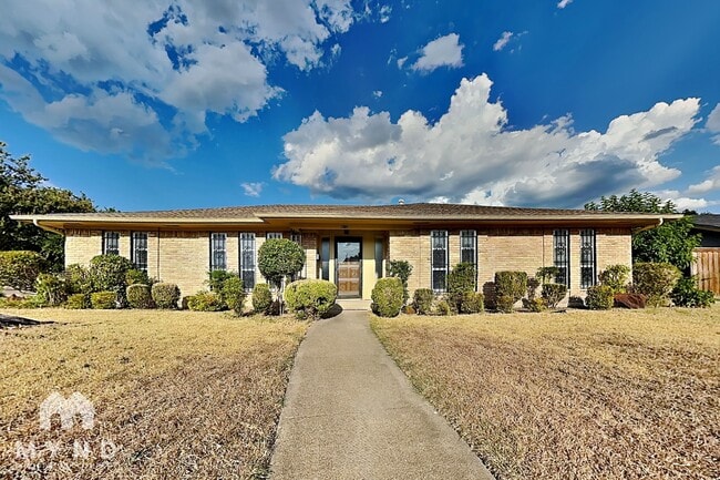 Building Photo - 810 Bradfield Dr