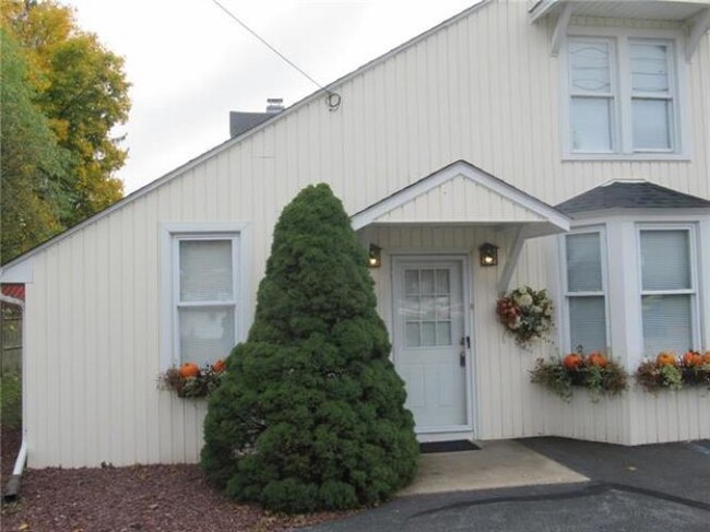 Building Photo - 8920 Breinigsville Rd