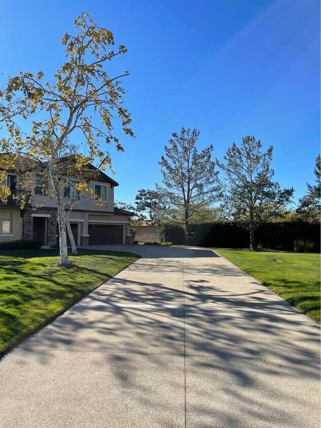 6760 Ivy Creek Way, Moorpark, CA 93021 Townhome Rentals in Moorpark