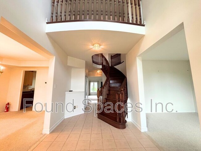 Building Photo - 12 Delrosa Way