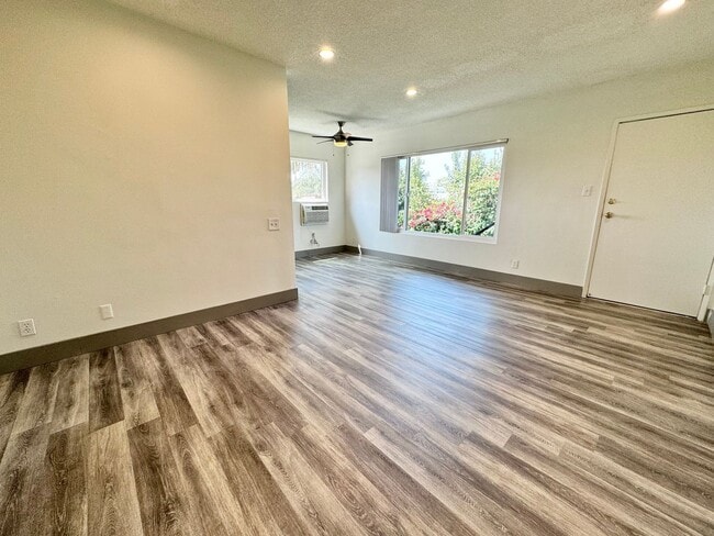 Foto del edificio - 12737 Matteson Ave