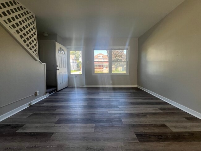 Building Photo - 124 Locust St