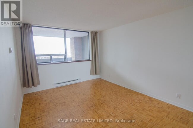 Photo du bâtiment - 914 Yonge St