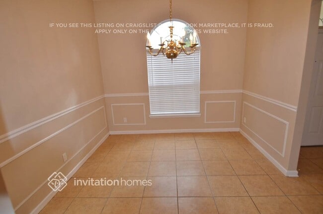 Building Photo - 204 Hidden Lake Dr