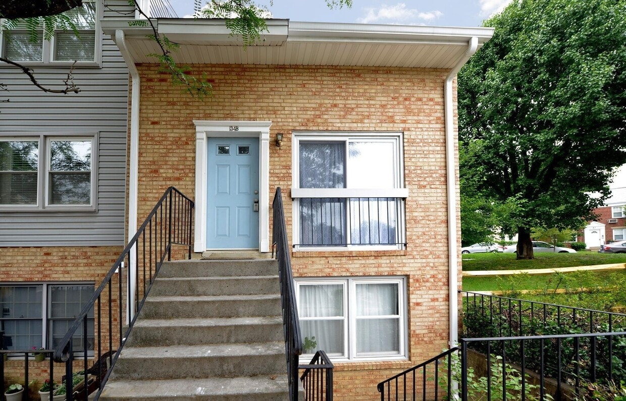 Photo - 134 N Bedford St (Arlington, VA)
