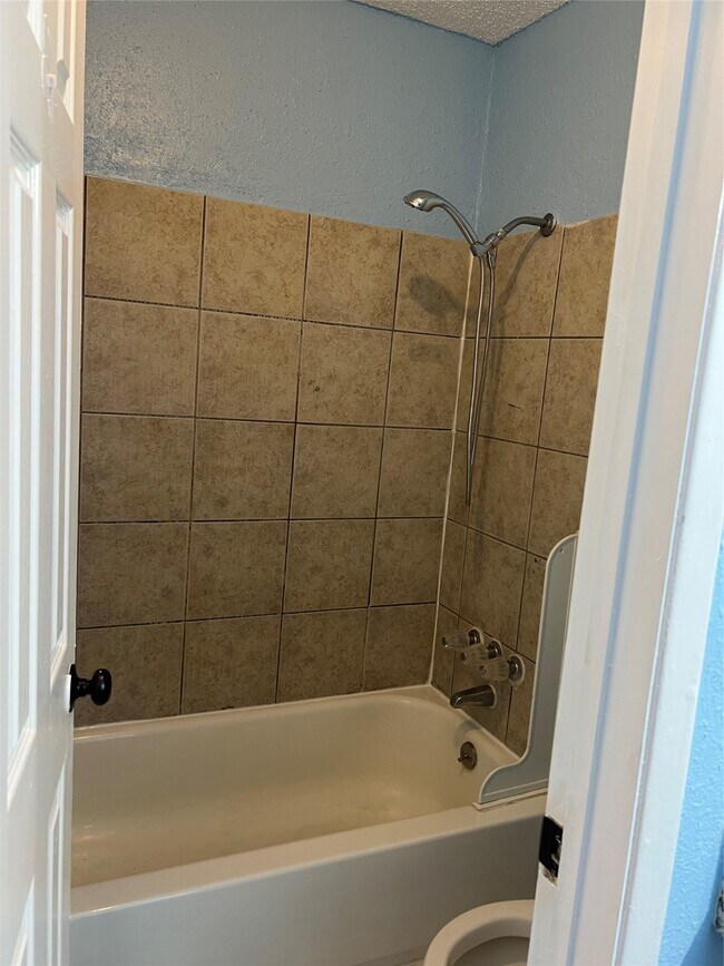 Building Photo - 8405 Wilcrest Dr