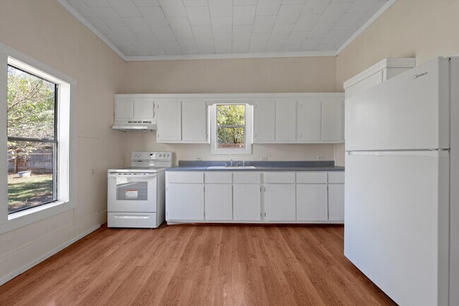 Building Photo - 4420 Southerland Rd