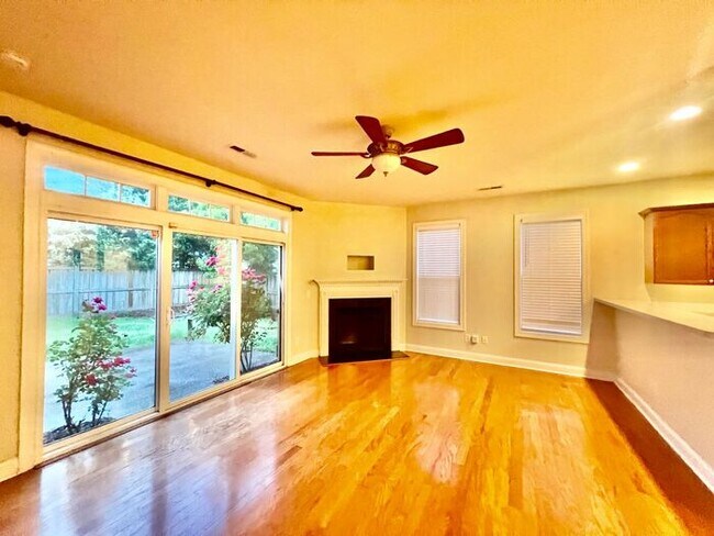 Foto del edificio - Coming soon Leland “Waterford of the Carolina’s”  Brick one level, 2 car garage, fenced yard, hig...