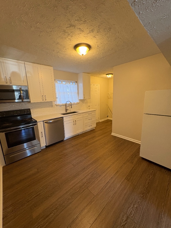 Building Photo - 1400 Branders Bridge Rd