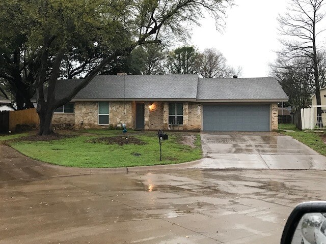 Foto principal - 2902 Stratford Ct