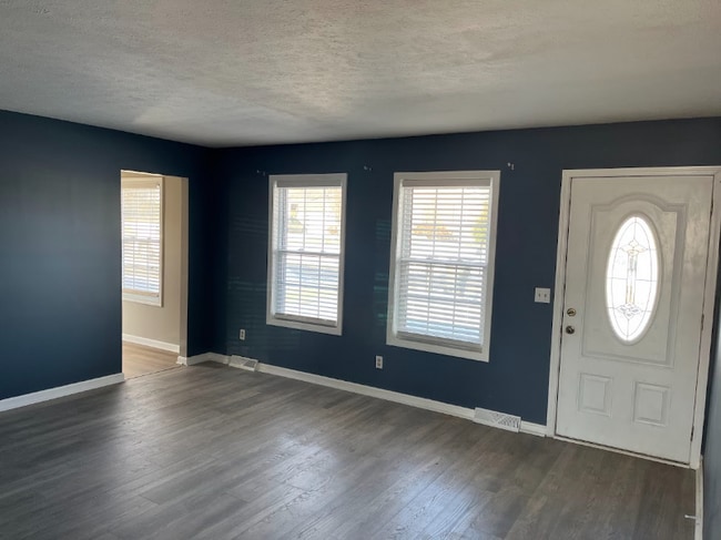 Photo - 405 Mills Ln House