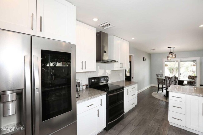 Foto del edificio - 8940 N 83rd St