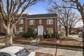 Building Photo - 1301 Orren St NE