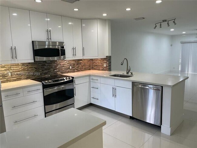 Foto del edificio - 454 Lakeview Dr