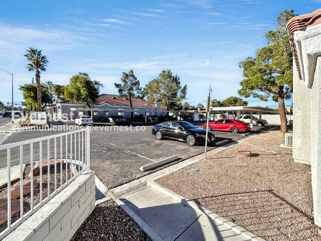 Foto del edificio - 5922 W Vegas Dr