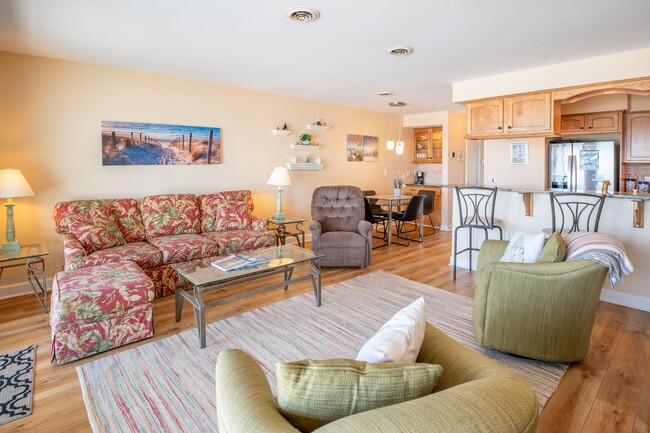 Building Photo - STAY OCEANFRONT FOR THE WINTER!