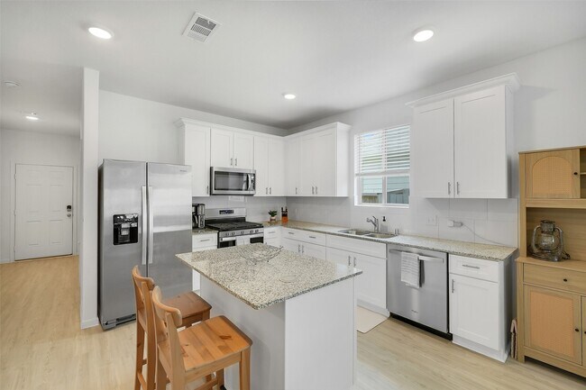 Foto del edificio - 16910 Elm Grove Road